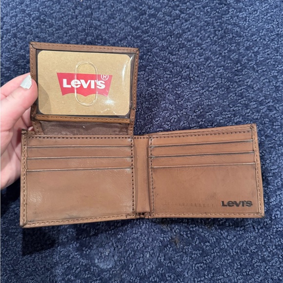 Brand New Levi’s leather wallet - Picture 5 of 9